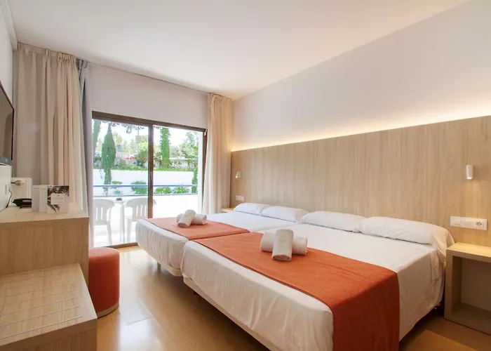 Gran Garbi & Aquasplash Hotel